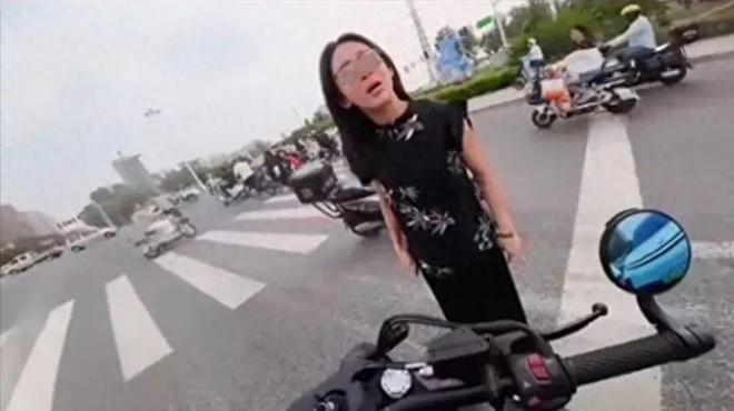 续：女司机气到流产公布完整行车记录仪凯发K8登录河北女司机与骑手冲突后(图7)